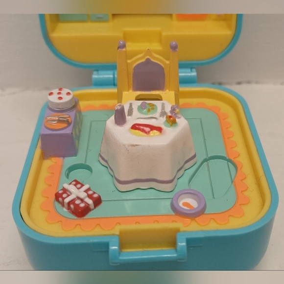 Polly Pocket 1991 Bluebird Dinnertime Ring and Ring Case *Incomplete Turquoise - Picture 2 of 15